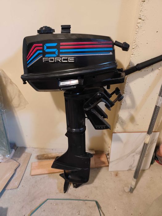 Надуваема ладка, заедно със двигател.