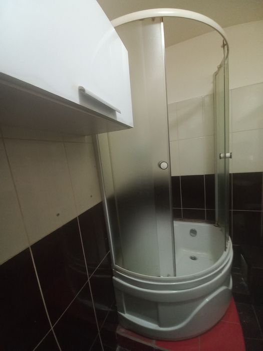 Cabină de duș cu cadită