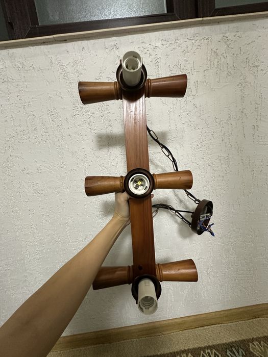 Продам люстру, дерево