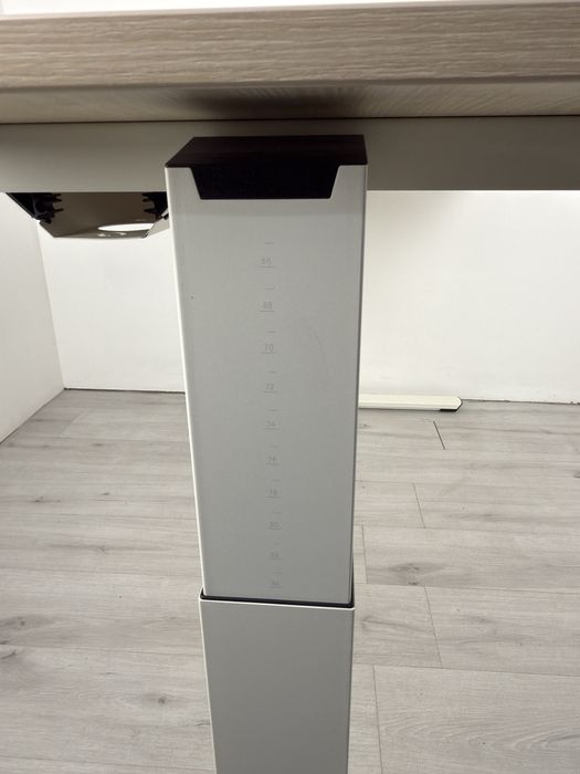 Бюро с ръчно регулация на височина обзавеждане