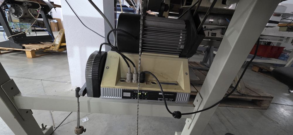 Masina de cusut festonat  industriala MERROW 18-S