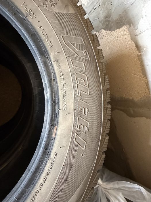 Продам комплект шин зима  р15