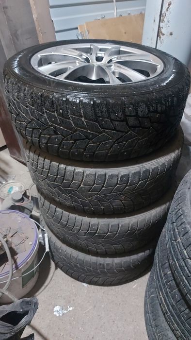Продам комплект резины с дисками