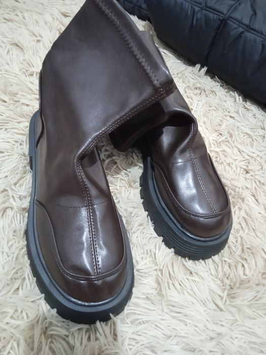 Yangi ayollar etigi-qalin taglikli jigarrang zamonaviy model