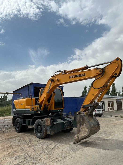 Экскаватор сотилади 59 000 y.e.