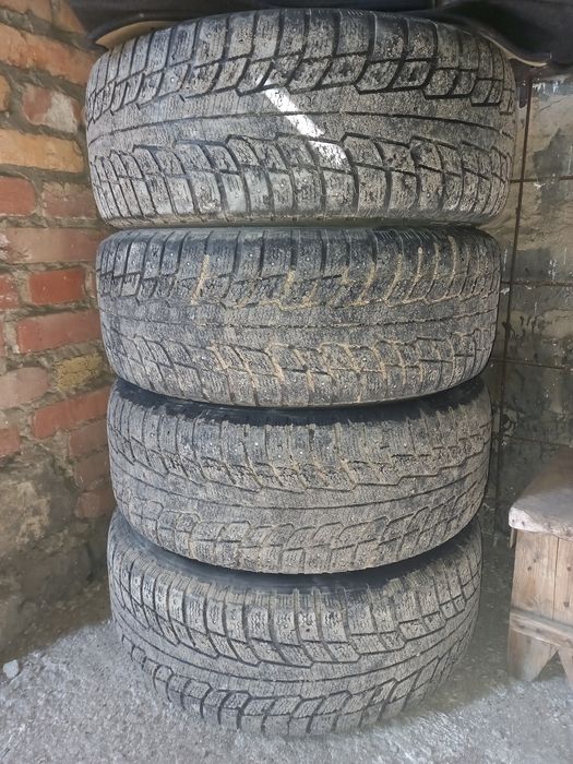 Диски Ауди Q7 с зимней шиповоной резиной.