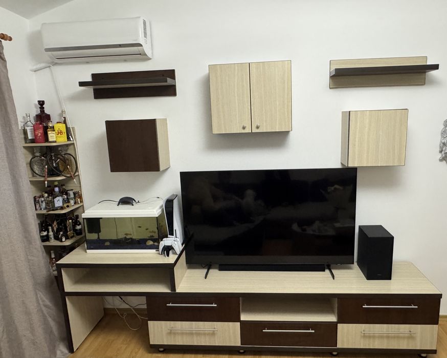 Vând mobilă living – set complet (comoda TV + corpuri suspendate)
