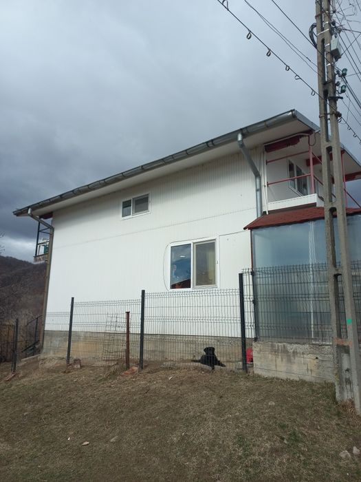 Vand  sau inchiriez casa parter plus mansarda