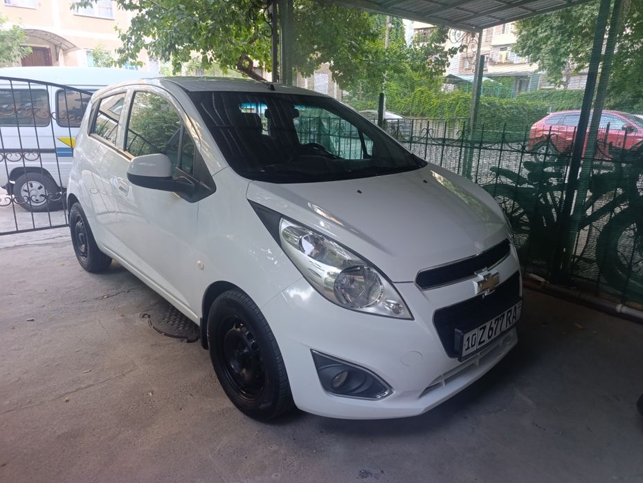 Chevrolet spark в идеальном состояний год 2019 бензин