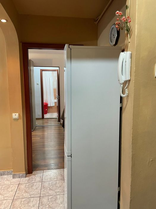 Închiriez apartament cu 3 camere