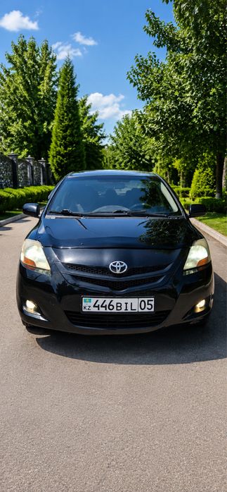 Продам Тайота Ярис 2010 г