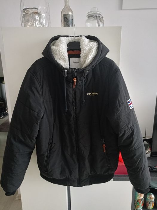 Vând haina de iarnă cu glugă Pepe Jeans,produs de calitate superioara,