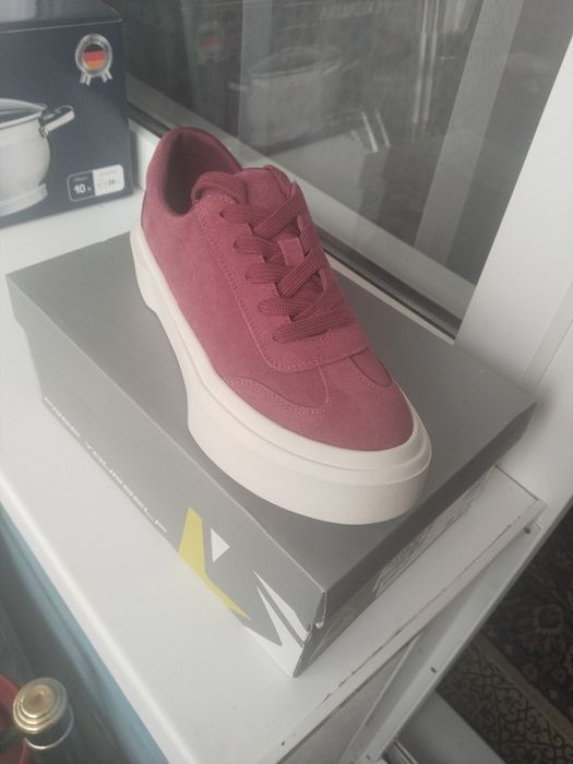 Продам кеды из замшы