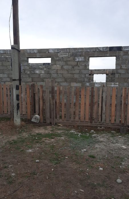 Продам не достроенный дом