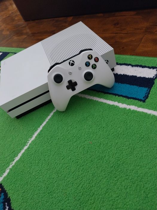 Vând xbox one s alb + maneta albă