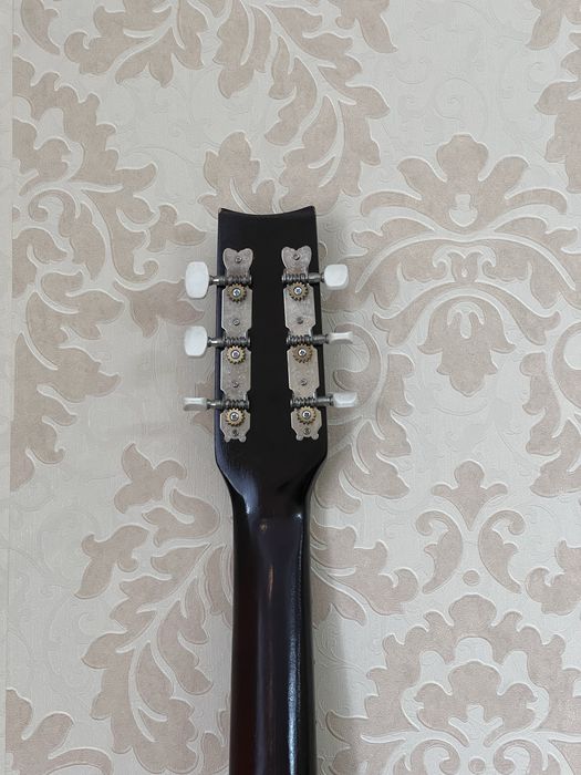 Продам гитару б/у