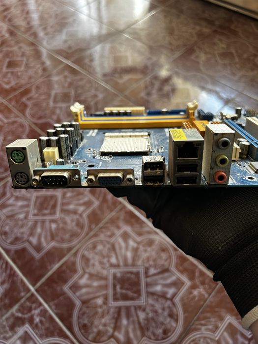 Дънна платка ASRock