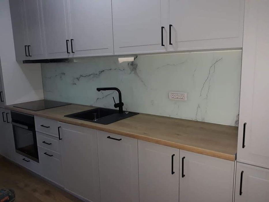 Sticla colorata/vopsita, pentru bucatarii, baie, office, etc.