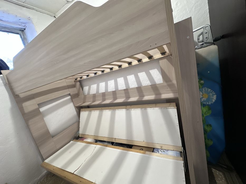 Кровать двухъярусная с диваном , шкафы.