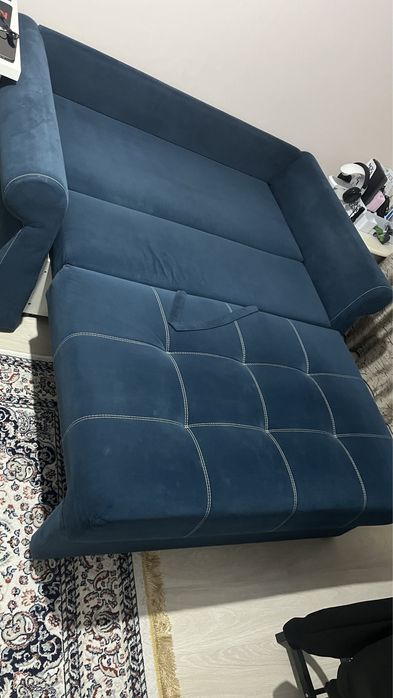 Диван синего цвета