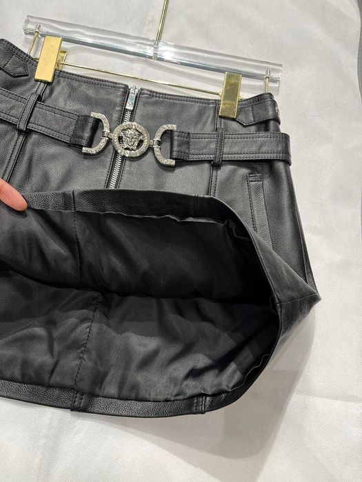 Versace къса пола, черна