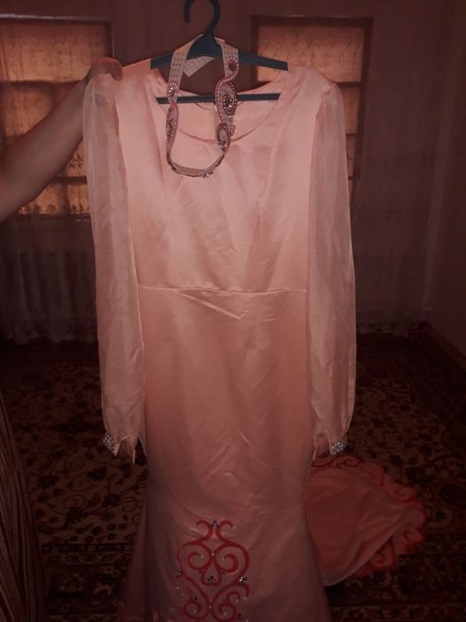 Продам платье на узату 10000 теңге