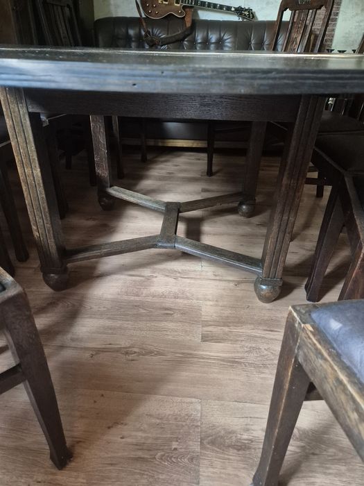 Masa ovala lemn masiv  + 10 scaune lemn masiv si șezut din piele