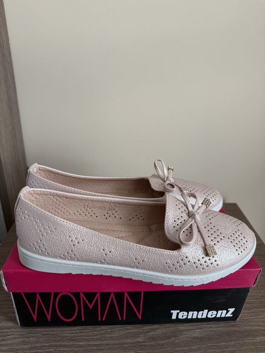 Дамски розови обувки