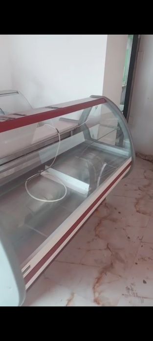 Витриный холодильник