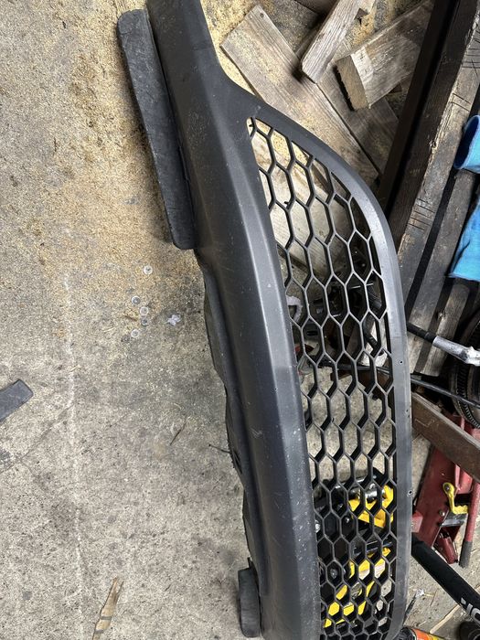 Решетка предна броня хонда сивик 8