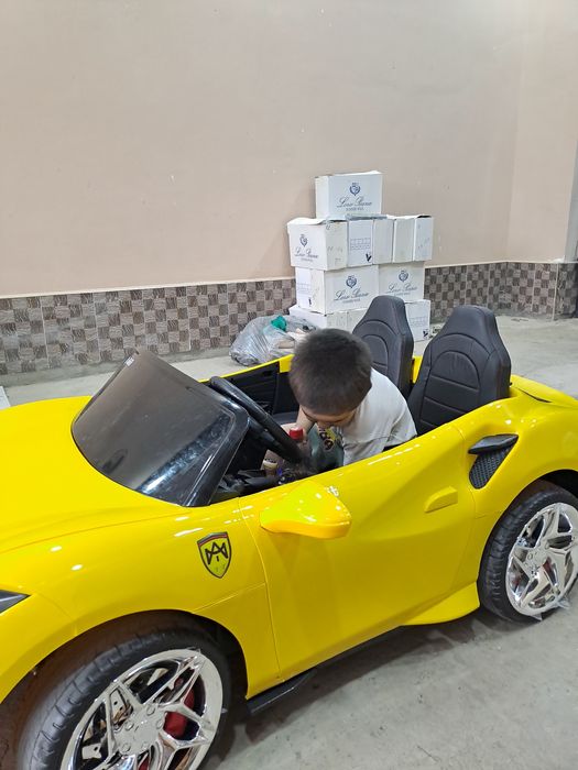 Ferrari f8 xolati yangi ko'p minilmagan