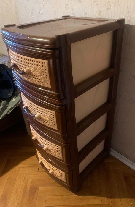 Комоды  пластиковые, на колёсах