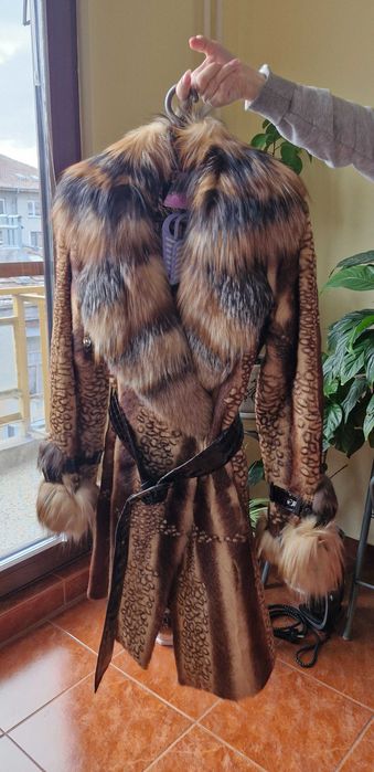 Палто от Лисица Със Колан