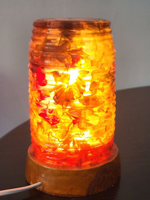Veioza din rasina epoxidica si lemn, produs handmade