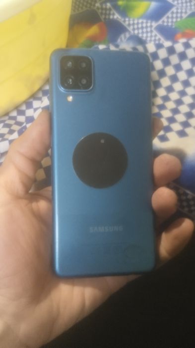 Самсунг а12    64/4