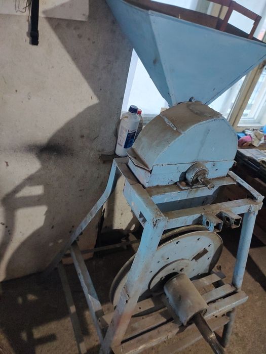 Moară de măcinat cereale,boabe,porumb,grâu