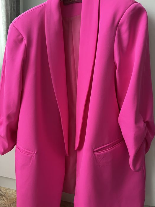 Продам женские пиджаки