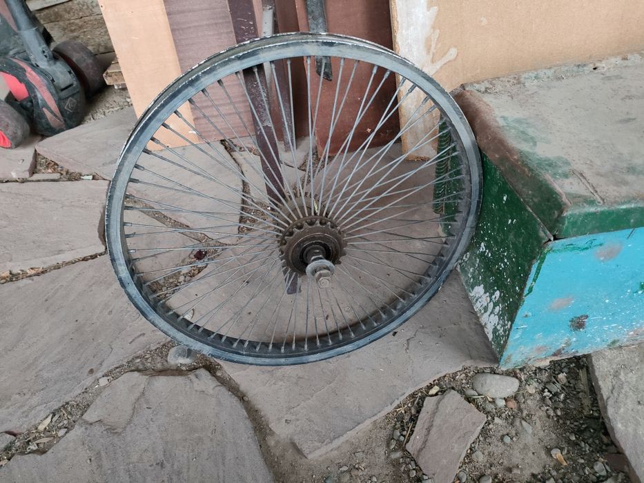 Продаю заднее колесо на велик на 20 дюйм