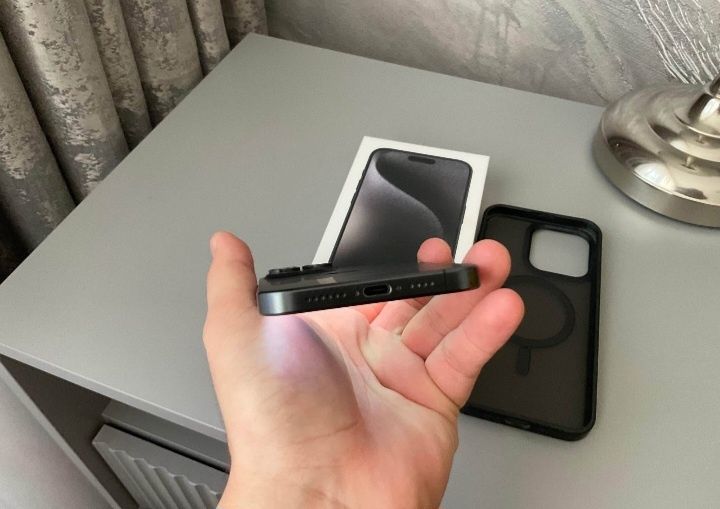 Vând Iphone 15 Pro Max