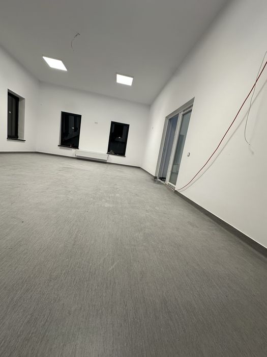 SPECIALIȘTI ÎN MONTAJ | PVC • mochetă • șape • lvt • spc • tapet