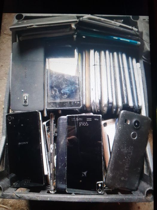 Vând telefoane ptr remat sau reparat.