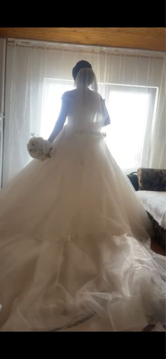 Дантелена булчинска рокля