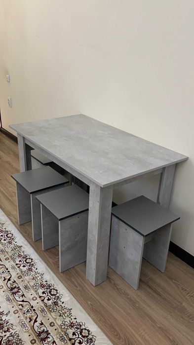 стол + 4 табуреток