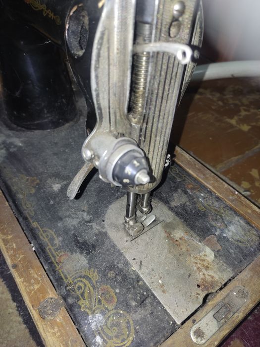 Продам швейную машинку