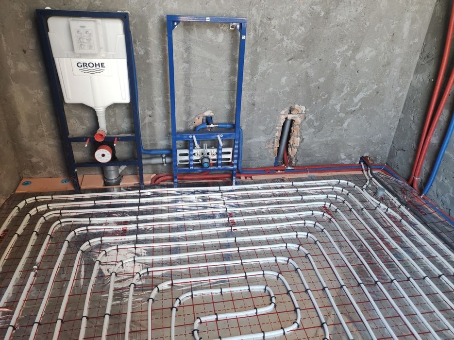 Santehnik Usta topliy pol