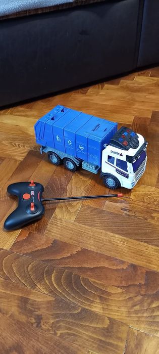 Masina gunoi cu telecomanda