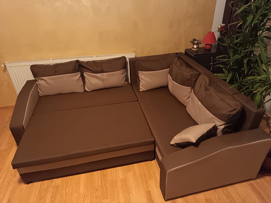 Canapea extensibila cu lada de depozitare