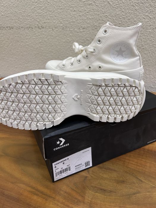 Нови Converse