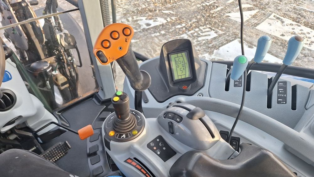 NEW HOLLAND T6030  cu Incarcator frontal  141 cai