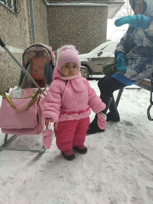 Продам стульчик для кормления и санки